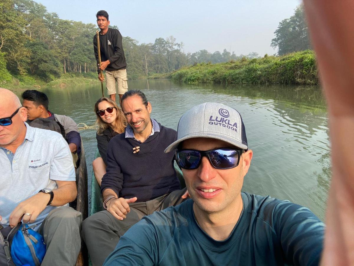 Hotel Tharu Garden, Sauraha Zewnętrze zdjęcie