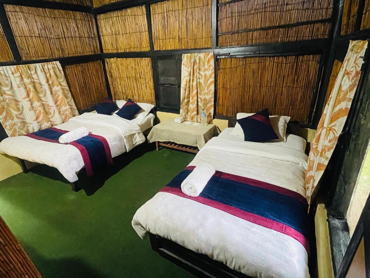 Hotel Tharu Garden, Sauraha Zewnętrze zdjęcie