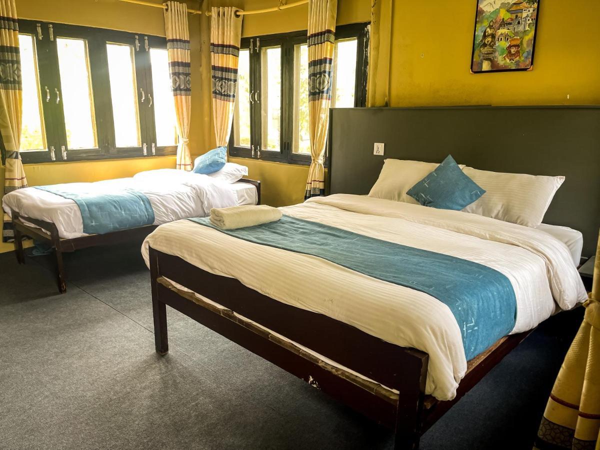 Hotel Tharu Garden, Sauraha Zewnętrze zdjęcie