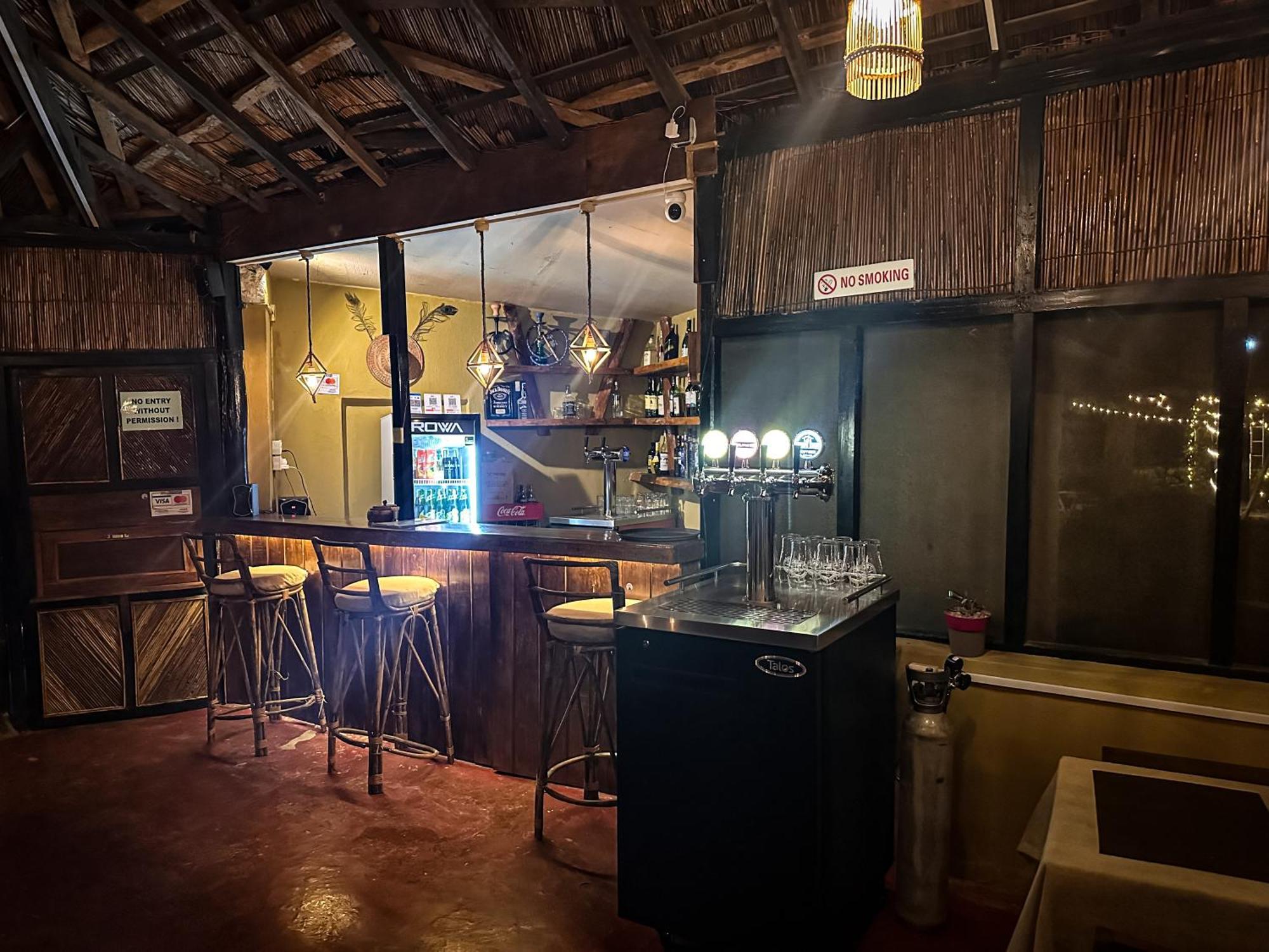 Hotel Tharu Garden, Sauraha Zewnętrze zdjęcie