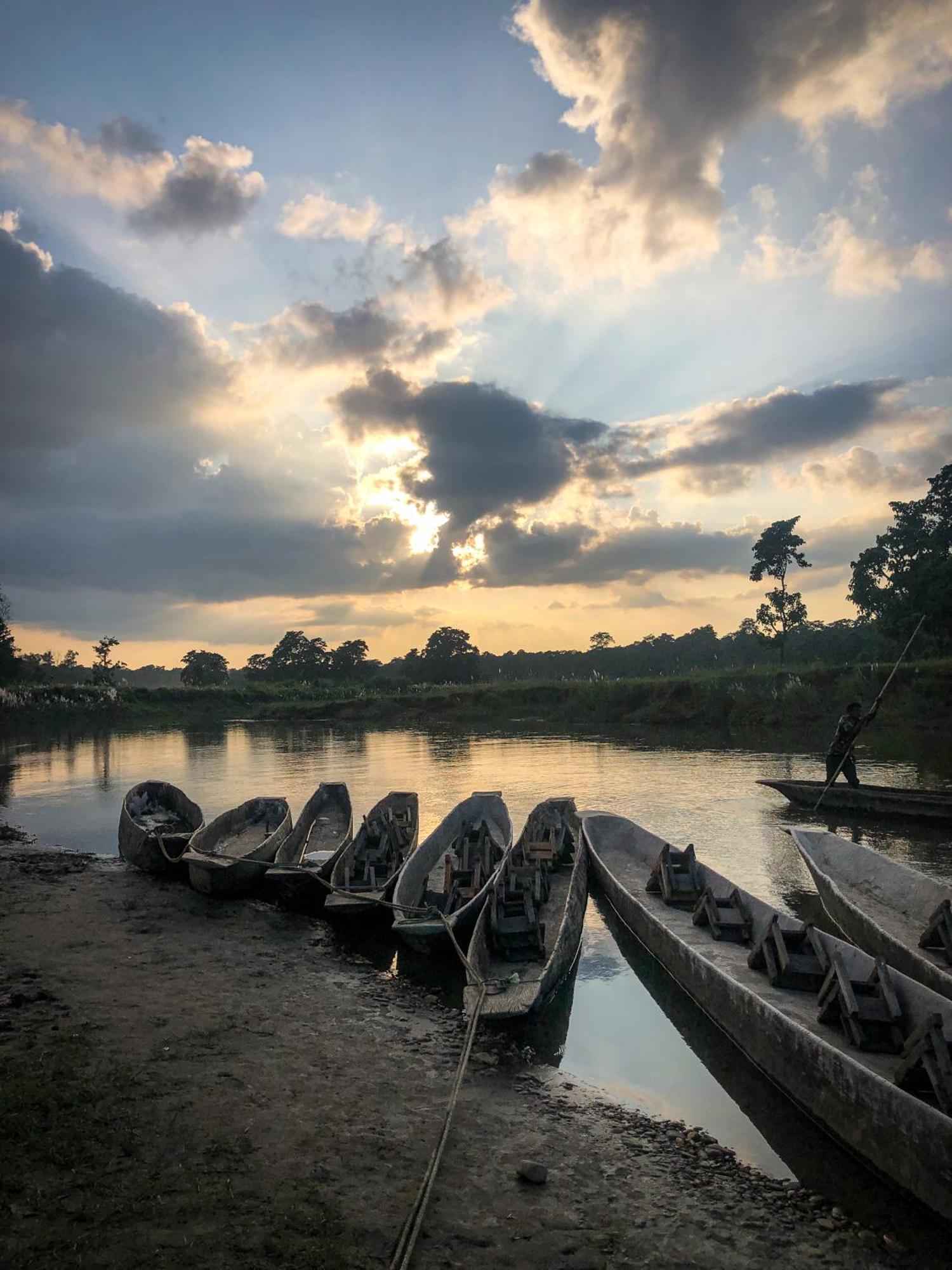 Hotel Tharu Garden, Sauraha Zewnętrze zdjęcie