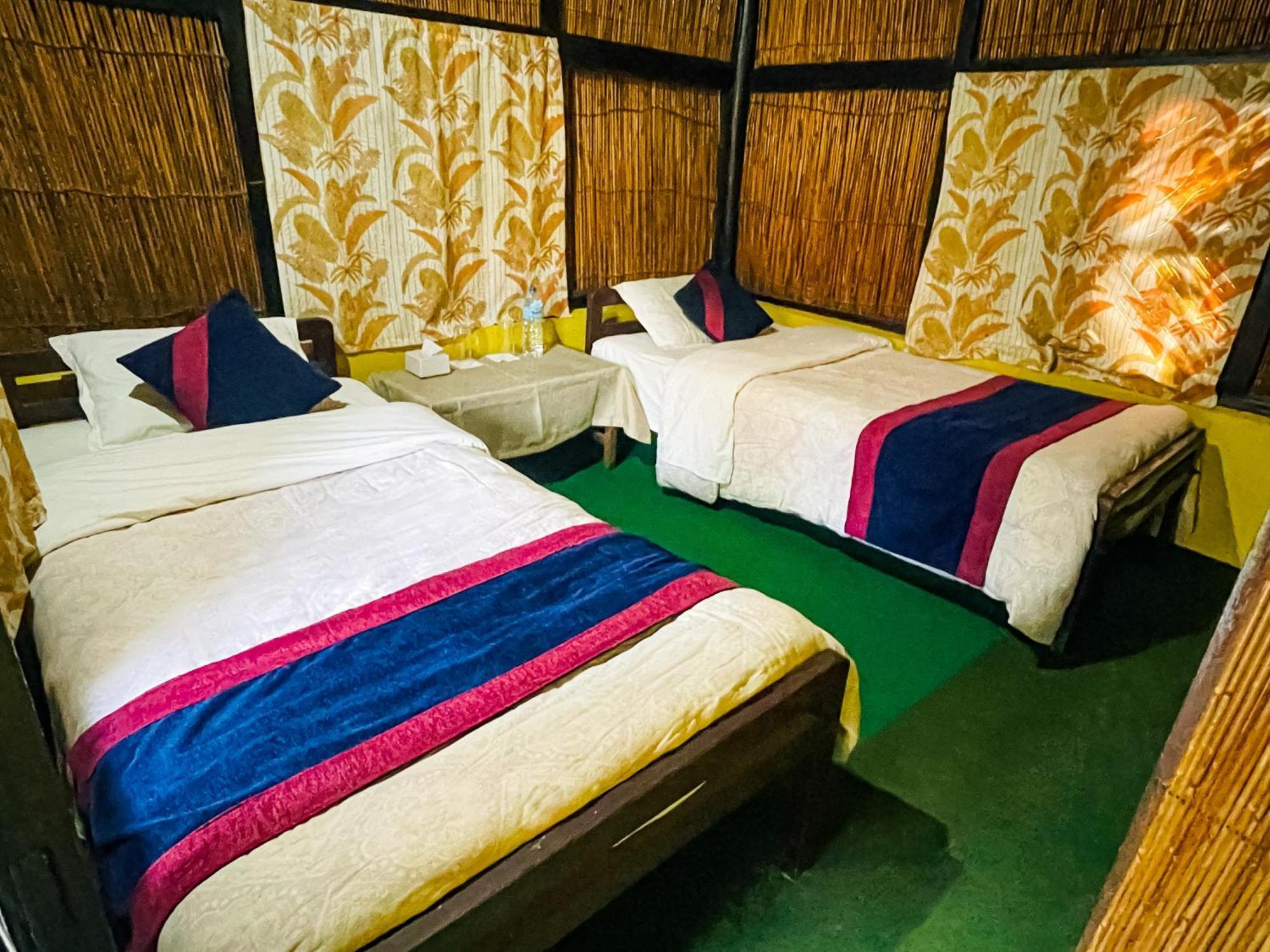 Hotel Tharu Garden, Sauraha Pokój zdjęcie