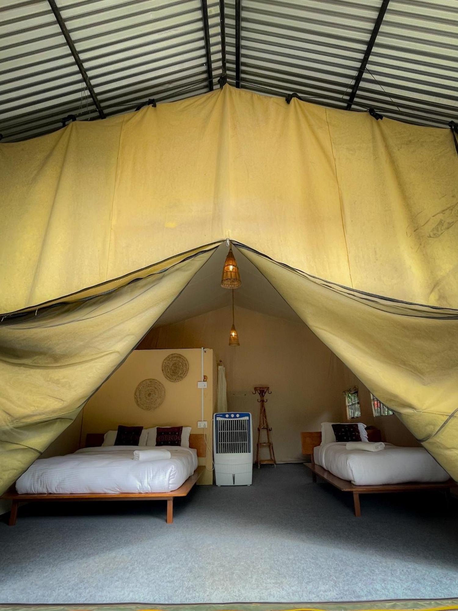 Hotel Tharu Garden, Sauraha Zewnętrze zdjęcie