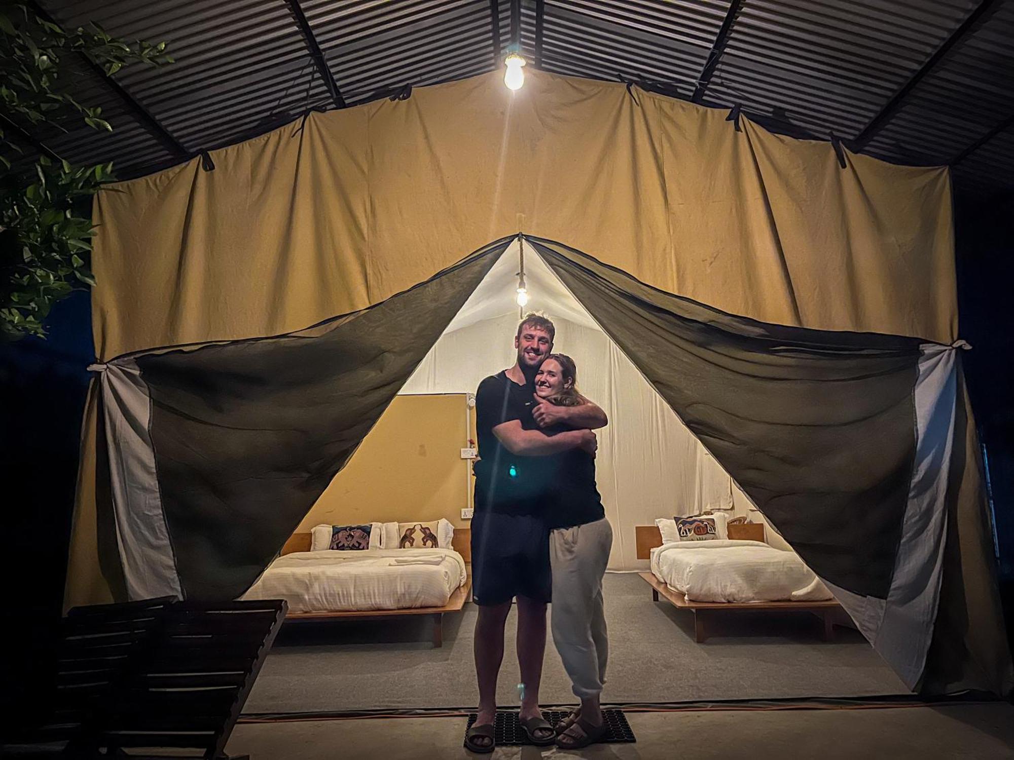 Hotel Tharu Garden, Sauraha Zewnętrze zdjęcie